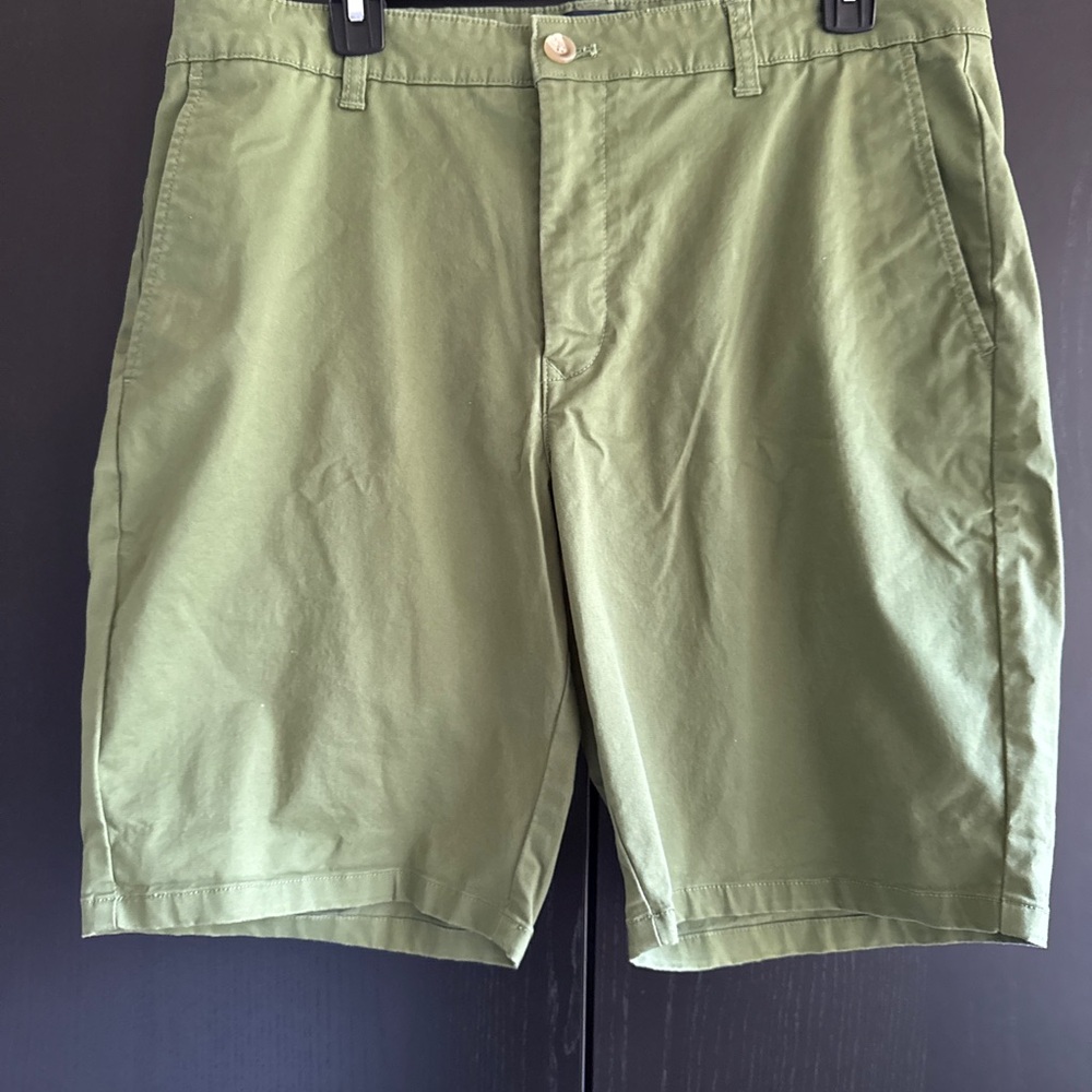 Jos. A. Bank Men's Green Flat Front Shorts